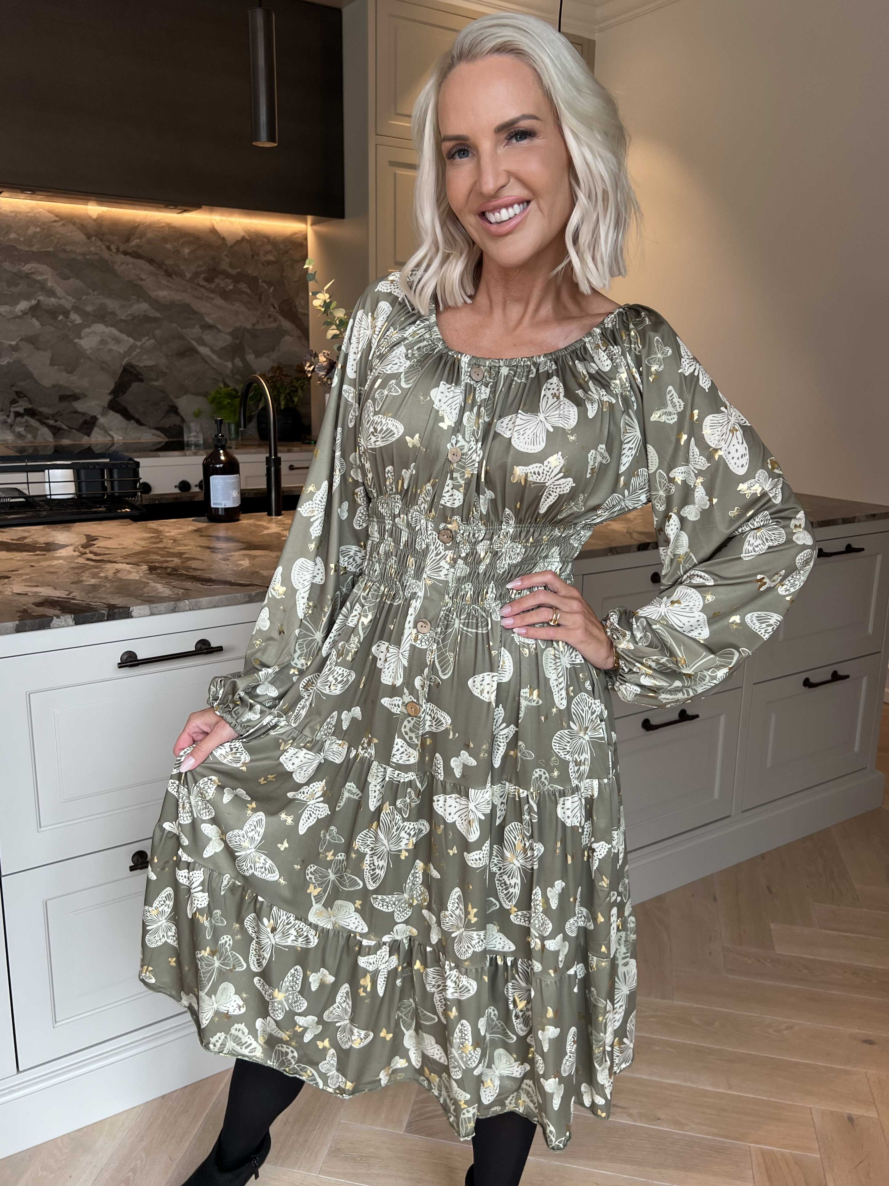 Tea Butterfly L/S - Plus size kjole med elastik i livet og sommerfugleprint